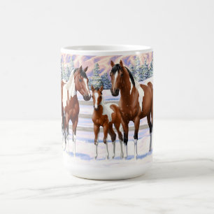Caneca De Café Cavalos De Pintura De Baía Na Neve De Inverno