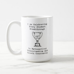 Caneca De Café Celebrando Avanços e Crescimento Matemático dos Al