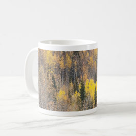 Caneca De Café Cena da Natureza com Folhas de Outono e Tons Quent