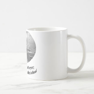 Caneca De Café Cena da sala do tribunal com citações do advogado