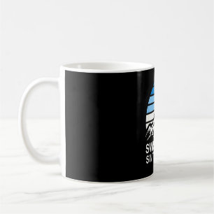 Caneca De Café Cena de montanha retrô nos alpes suíços com céu li