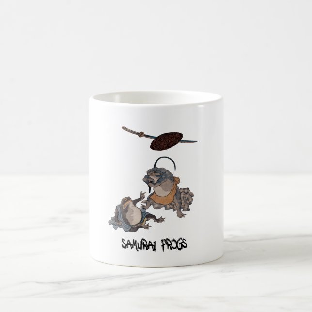 CANECA DE CAFÉ CENA DE SAPOS SAMURAI #1 (Centro)