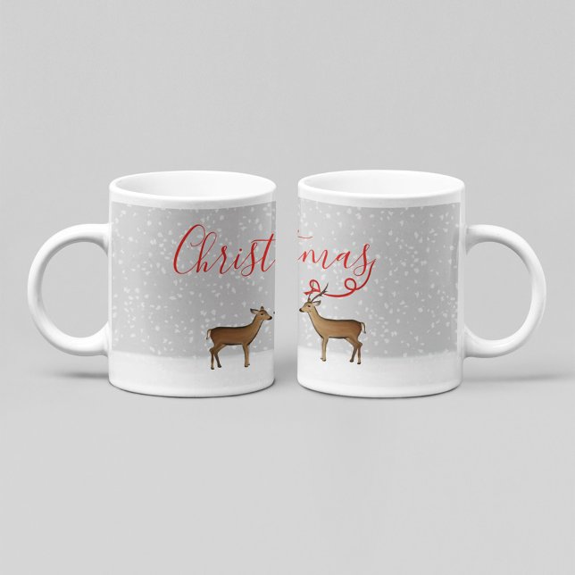 Caneca De Café Cervo da Floresta Feliz Natal Inverno (Woodland deer Merry Christmas mug with snowy winter background and elegant red script holiday design)