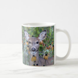 Caneca De Café Cervos nos jardins após o Frost