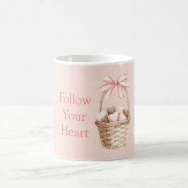 Caneca De Café Cesta de Corações de Chocolate com Morango e Laço
