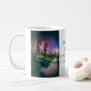 Caneca De Café Céu noturno mágico num parque com céu colorido