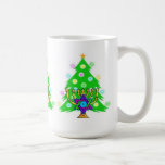 Caneca De Café Chanukah e Natal<br><div class="desc">Natal e Hanukkah em presentes para as famílias inter-religiosos que comemoram a alegria do Natal e a beleza de Chanukah. Caracterizar a árvore e o menorah do Xmas com a estrela de David judaica cercada em o feriado apresenta em cartões, em porte postal, em ideias do presente e em roupa...</div>