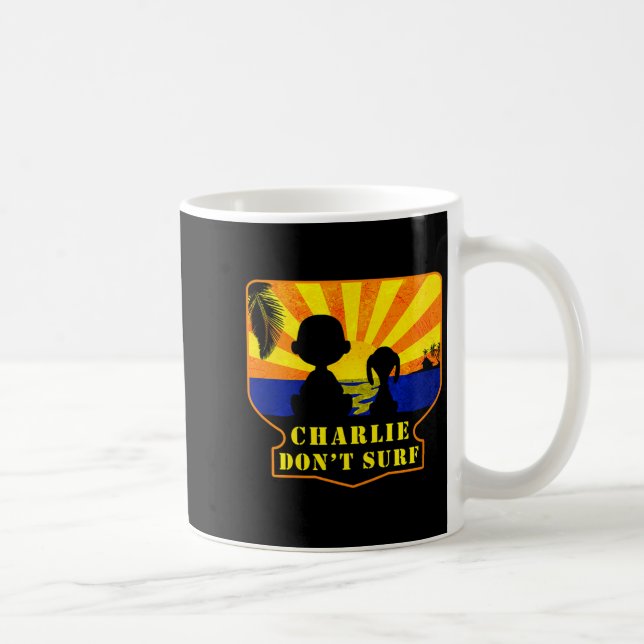 Caneca De Café Charlie Don't Surf _ Funny Movie Premium  (Direita)