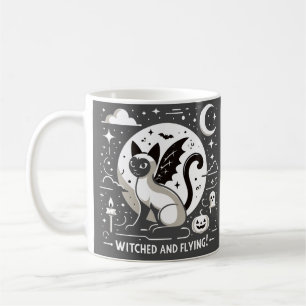 Caneca De Café Charme de Halloween: Gato siamês no voo Whimsical