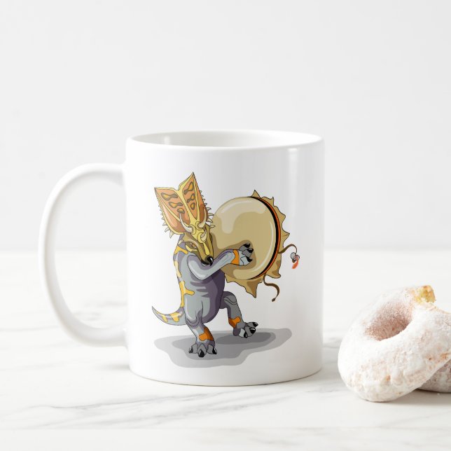 Caneca De Café Chasmosaurus Dançando Um Ritual Shaman (Com Donut)