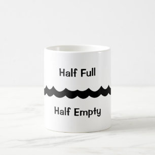 Caneca De Café Cheio de Salão meio vazio