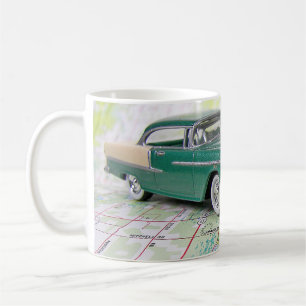 Caneca De Café Chevy retro no mapa de estradas