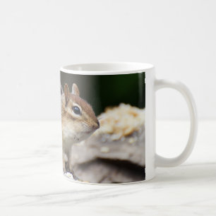 Caneca De Café Chipmunk em uma rocha