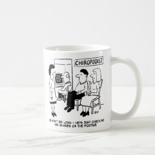 Caneca De Café Chiropodistt está verificando ações no pé