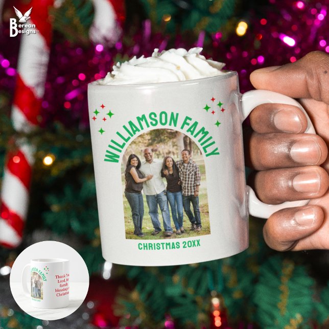 Caneca De Café CHRISTMAS FAMILY REUNION Group Souvenir Photo (Christmas Family Reunion Photo mug with customizable photo and text to celebrate the festivities)