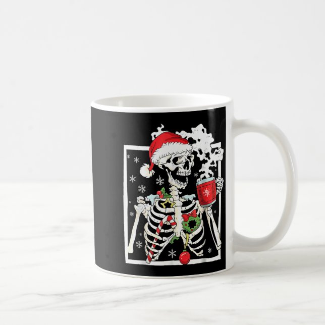 Caneca De Café Christmas Skeleton With Smiling Skull Drinking Cof (Direita)