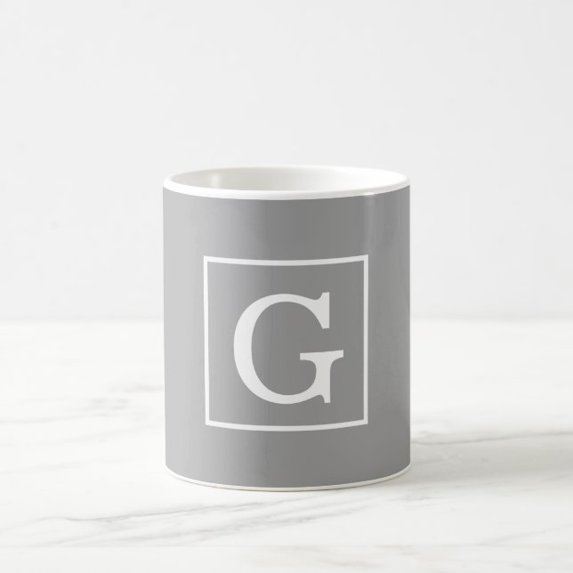 Caneca De Café Cinza Escura Branco com estrutura inicial Monogram (Centro)