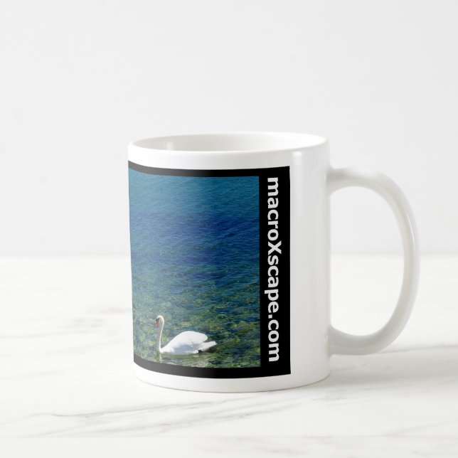 Caneca De Café cisne solitária no oceano azul (Direita)