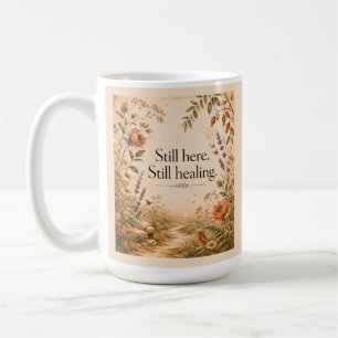 Caneca De Café Citação de Flor Silvestre Ainda Aqui Ainda Curando