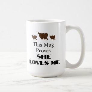 Caneca De Café Citação engraçada do Dia dos Namorados Ela Me Ama