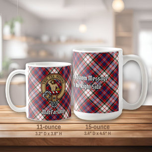 Caneca De Café Clan MacFarlane Crest sobre o vestido Tartan