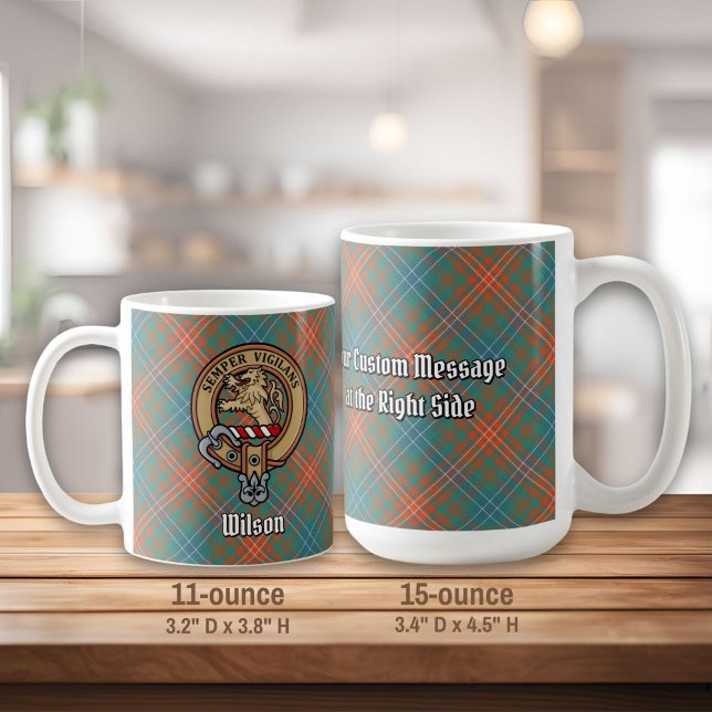 Caneca De Café Clan Wilson Crest sobre o Antigo Tartan (Criador carregado)