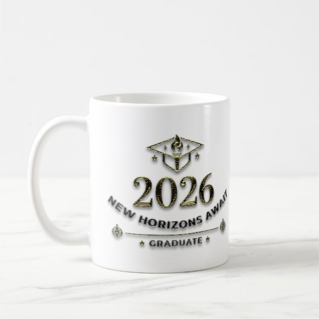 Caneca De Café Class 2026 Gold Shield Graduation Mug / Taza 2026 (Esquerda)