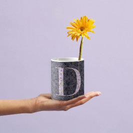 Caneca De Café Clássico Elegante Floral Monograma D roxo c/frase