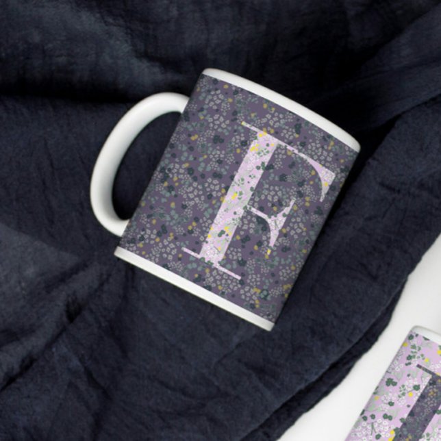 Caneca De Café Clássico Elegante Floral Monograma F roxo c/frase (Criador carregado)