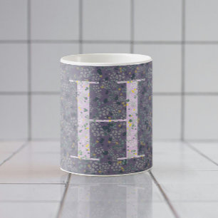 Caneca De Café Clássico Elegante Floral Monograma H roxo c/frase