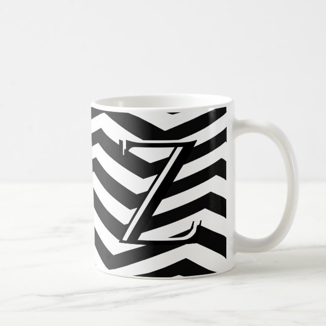 Caneca De Café Clássico preto branco Chevron Zig Zag Monograma (Direita)