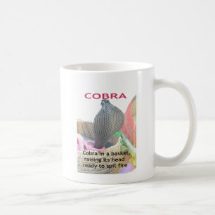 Caneca De Café Cobra em uma cesta pronta para cuspir fogo