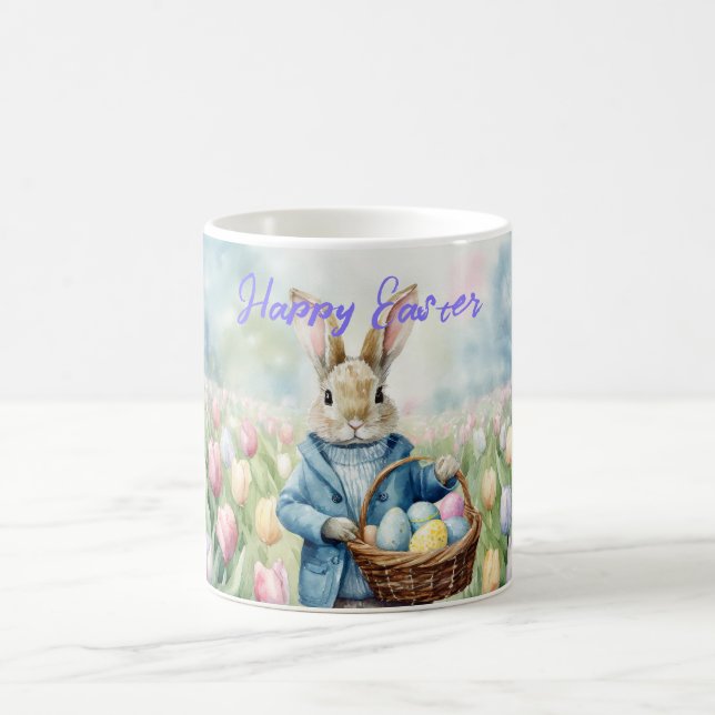 Caneca De Café Coelhinho da Páscoa num campo de Tulips (Centro)