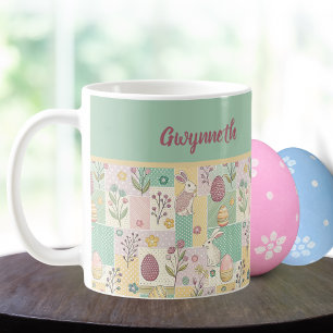Caneca De Café Coelhinhos de Páscoa em Patchwork Pastel Ovos e Gi