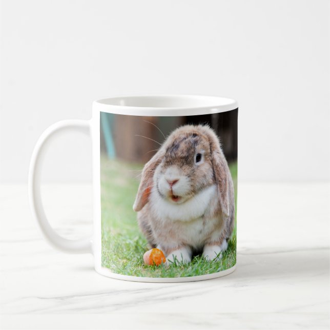 Caneca De Café Coelho-do-céu-vermelho em Grama com Cenoura (Esquerda)
