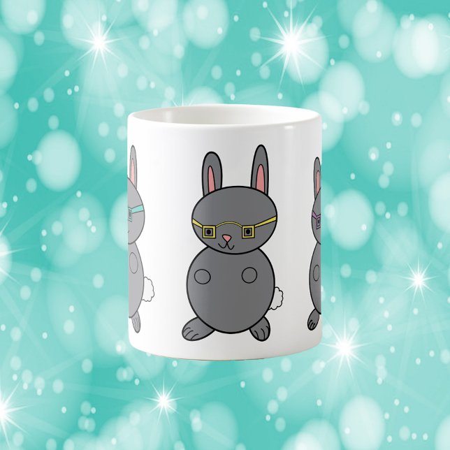 Caneca De Café Coelhos coelhos Vestindo Hipsteres de óculos (A cute mug with three gray bunny rabbits wearing glasses.)