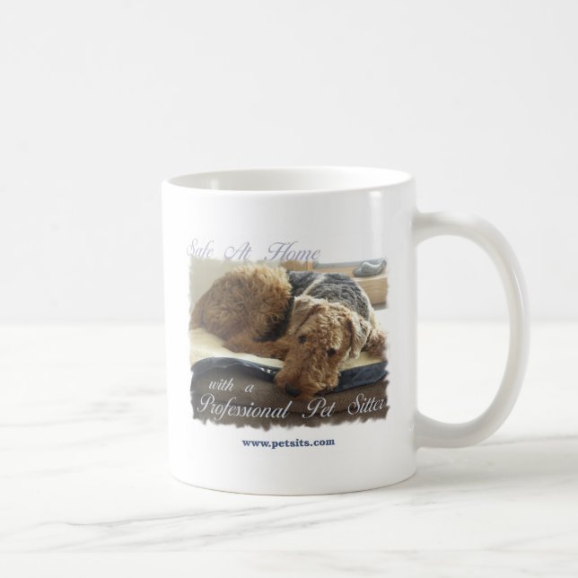 Caneca De Café Cofre forte em casa com um baby-sitter (Direita)