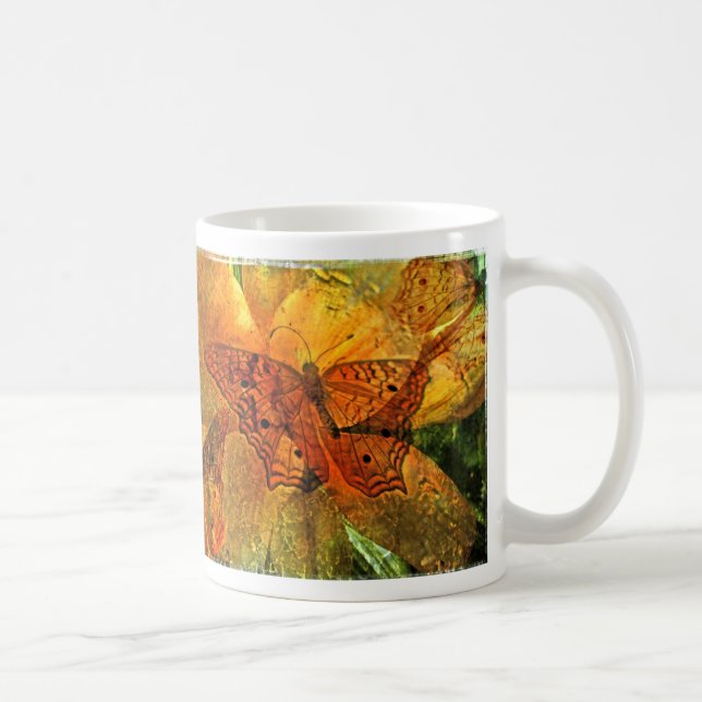 Caneca De Café Colagem dourada da borboleta e do lírio (Direita)