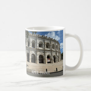 Caneca De Café Colosseum in Nimes, França em um