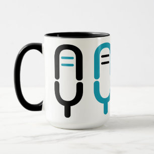 Caneca de café com adesivo do logotipo do microfon