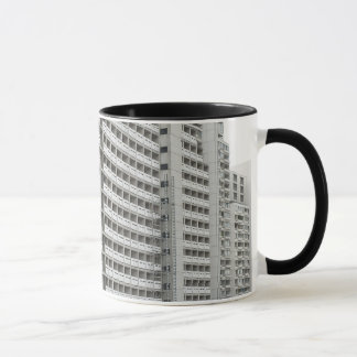 Caneca de café com arquitetura moderna