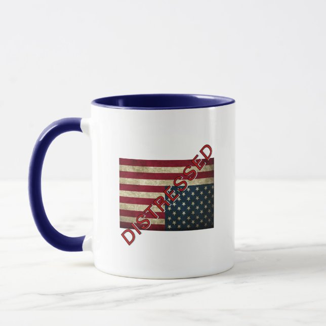 Caneca de café com bandeira americana em situação  (Esquerda)