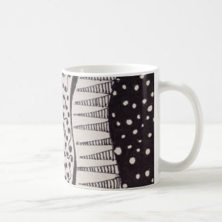 Caneca de café com desenho preto e branco