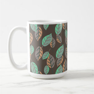 caneca de café com folhas da floresta