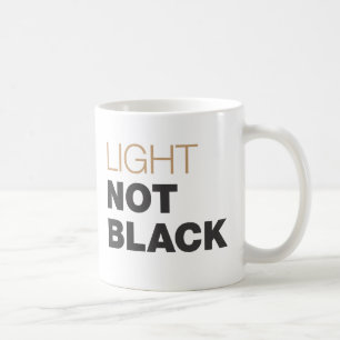 caneca de café com fonte helvetica