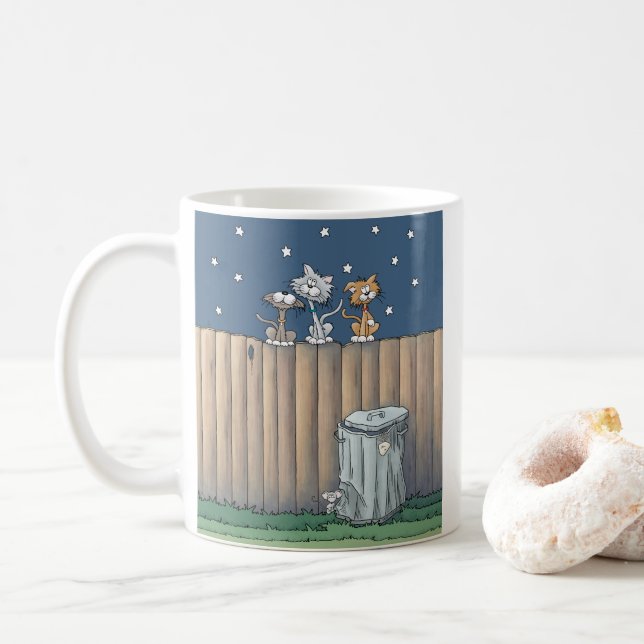 Caneca de café com gatos de beco na cerca (Com Donut)