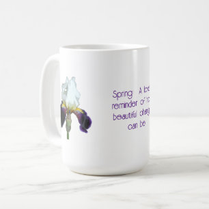 Caneca de café com íris roxa e branca e citação