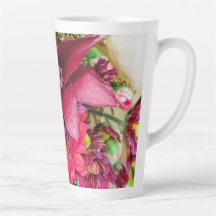 caneca de café com leite floral