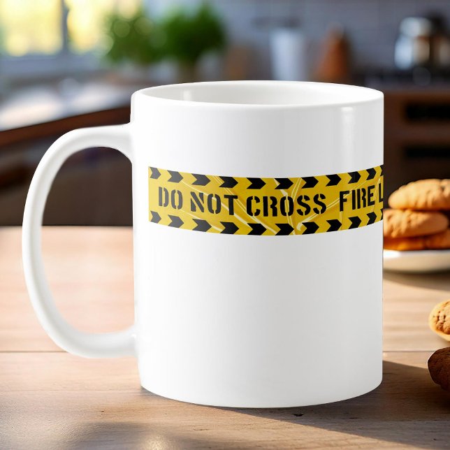 Caneca de café com listras amarelas e aviso de não (Criador carregado)