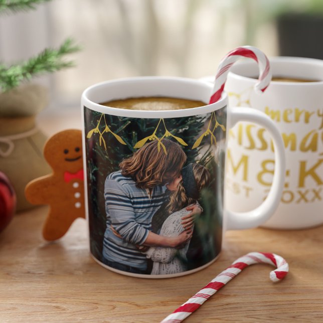 Caneca de Café com Monograma de Foto de Casal e Az (Merry Kissmas! Upload your photo, add your initials and year )